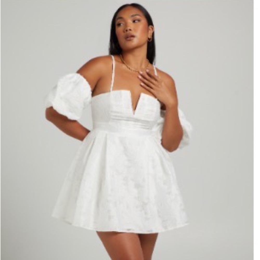 Showpo size small TAGS ON white dress for my brides!!